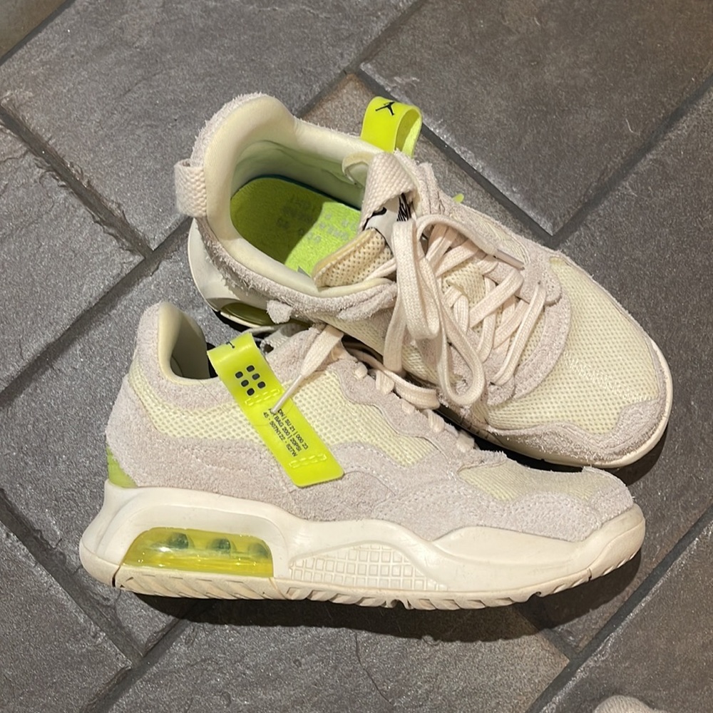 Nike Jordan - MA2 Sail Volt - Excellent Condition